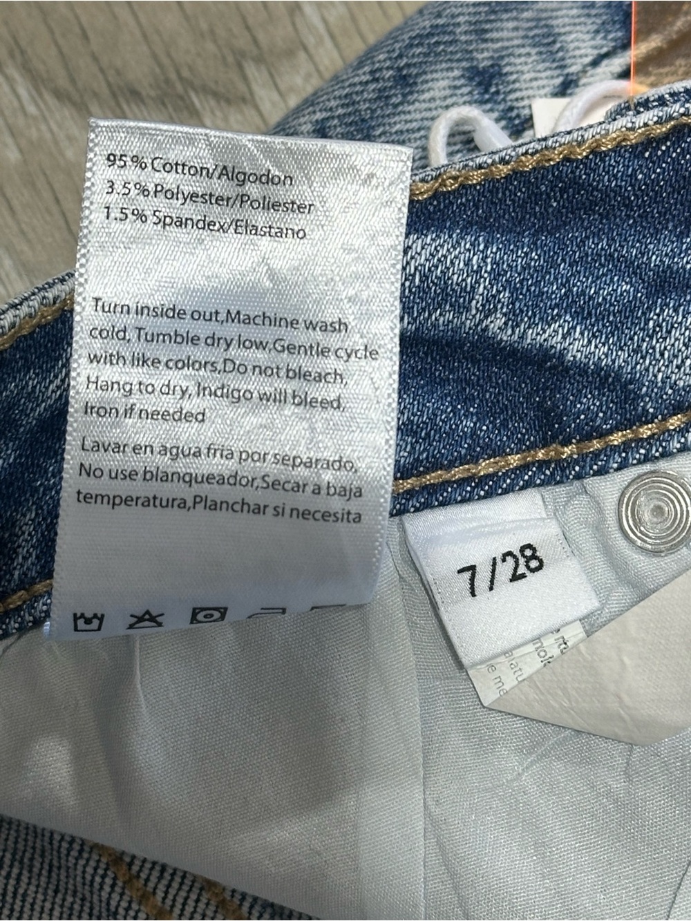 Risen NWT High Rise Distressed Flare Jeans Women’s 7/28 Medium Wash - Picture 10 of 10